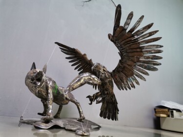Scultura intitolato "Орел и волк" da Artmaster Атабаев, Opera d'arte originale, Metalli