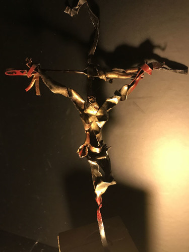 Sculpture intitulée "Christ aux mains sa…" par Christian Comte, Œuvre d'art originale, Métaux