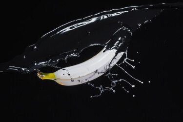 Photographie intitulée "Banana Splash 3" par Anna Sowinska, Œuvre d'art originale, Photographie numérique