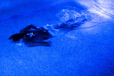 Photographie intitulée "OUT-OF-THE-BLUE-3" par Anna Shumanskaia, Œuvre d'art originale, Photographie numérique