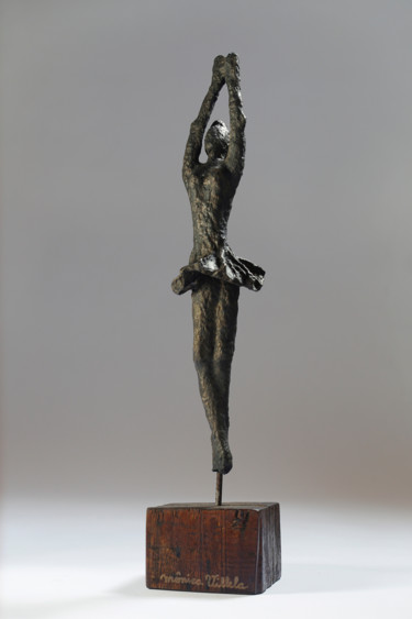 Escultura titulada "Bailarina" por Mônica Villela, Obra de arte original, Papel