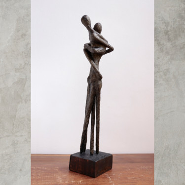 Скульптура под названием "Casal Fusão" - Mônica Villela, Подлинное произведение искусства, Бумага