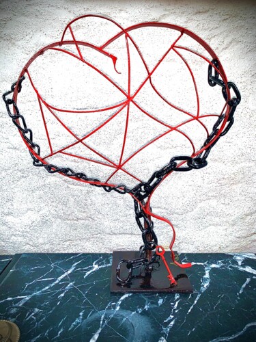 Sculpture titled "CHAIN OF LOVE" by Atelier Jys, Original Artwork, Metals