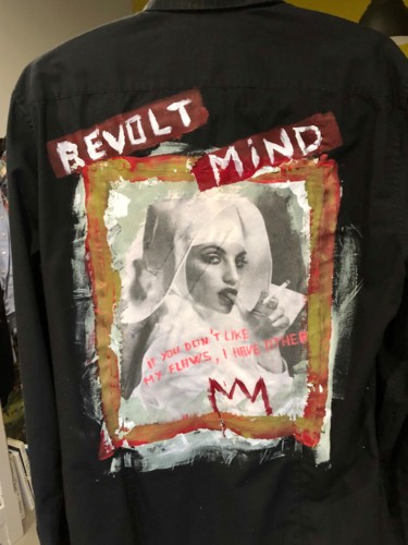 Arte textil titulada "Revolt mind" por Patrice Almodovar, Obra de arte original, Acrílico