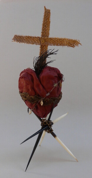 Skulptur mit dem Titel "Coeur de protection" von Martine Sezer, Original-Kunstwerk, Stoff