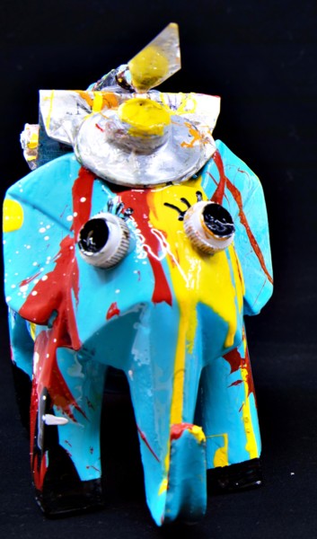 Sculpture intitulée "Elephant bleu" par Tess, Œuvre d'art originale, Résine
