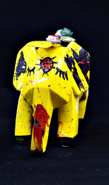 Sculpture intitulée "Elephant jaune" par Tess, Œuvre d'art originale, Terre cuite