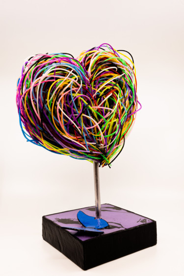 Sculpture titled "Coeur multicult" by Tess, Original Artwork, Acrylic