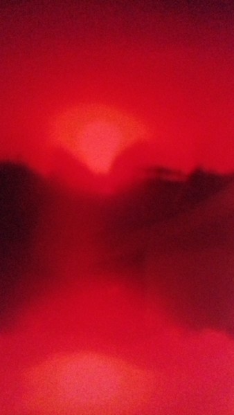 Photographie intitulée "Aube rouge" par Athena, Œuvre d'art originale