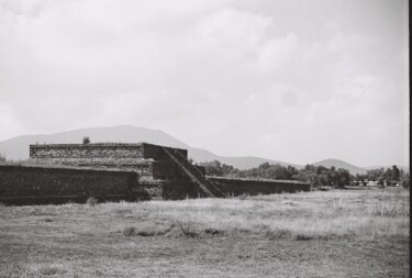 Fotografia zatytułowany „Teotihuacán 22” autorstwa Audrey Dora, Oryginalna praca, Fotografia filmowa