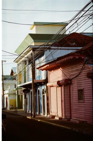 Fotografia intitulada "Casas de Puerto Pla…" por Audrey Dora, Obras de arte originais, Fotografia de filme
