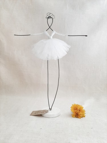 Escultura titulada "Danseuse modèle ori…" por Au Fil D'Anne, Obra de arte original, Alambre