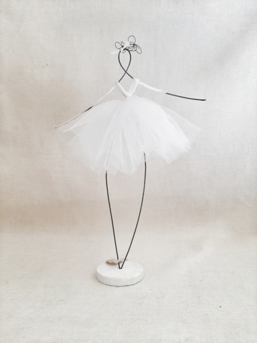 Скульптура под названием "Danseuse modèle ori…" - Au Fil D'Anne, Подлинное произведение искусства, проволочный
