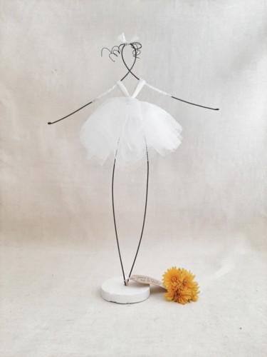 Escultura titulada "Danseuse modèle ori…" por Au Fil D'Anne, Obra de arte original, Alambre