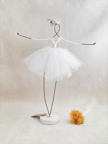 Skulptur mit dem Titel "Danseuse modèle ori…" von Au Fil D'Anne, Original-Kunstwerk, Draht