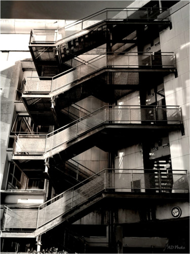 Photographie intitulée "escaliers" par Aurelie Deville, Œuvre d'art originale, Photographie numérique