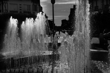 Фотография под названием "Fontaine de la plac…" - Aurélien Comte, Подлинное произведение искусства, Цифровая фотография