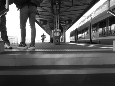 Photographie intitulée "Quai de la gare de…" par Aurélien Comte, Œuvre d'art originale, Photographie numérique