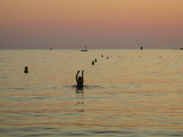 Photographie intitulée "Baignade du soir" par Aurélien Comte, Œuvre d'art originale, Photographie numérique