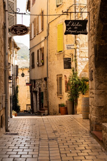 Fotografia intitolato "Rue de Vence" da Aurélien Comte, Opera d'arte originale, Fotografia digitale