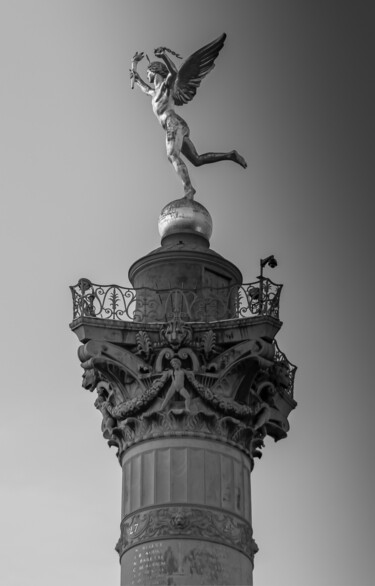 Фотография под названием "Ange Place de la Ba…" - Aurélien Comte, Подлинное произведение искусства, Цифровая фотография