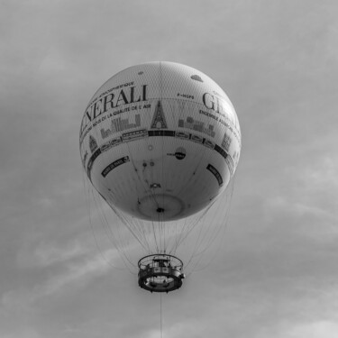 Photography titled "Ballon de la Mairie…" by Aurélien Comte, Original Artwork, Digital Photography
