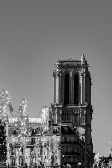 Fotografia intitolato "Tour de Notre Dame" da Aurélien Comte, Opera d'arte originale, Fotografia digitale