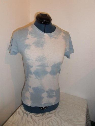 Artisanat intitulée "T-shirt femme col e…" par Autanbleu, Œuvre d'art originale