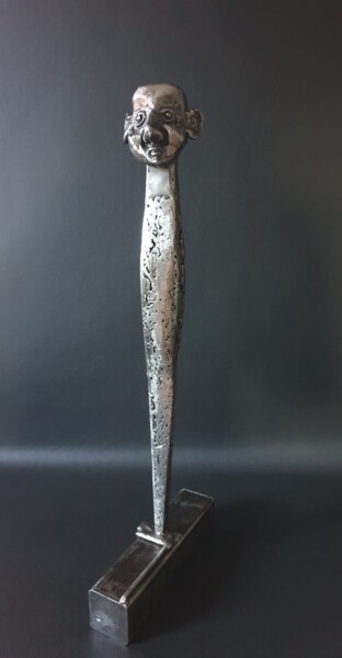 Skulptur mit dem Titel "Chrysalide" von Sandrine Plumard, Original-Kunstwerk, Metalle