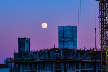 Photographie intitulée "Moonrise" par Avi Benshoshan, Œuvre d'art originale, Photographie numérique