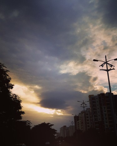 Fotografia zatytułowany „Overcast Evening Sky” autorstwa Avik Chakravorty, Oryginalna praca, Fotografia nie manipulowana
