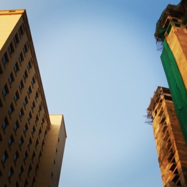 「Buildings facing ea…」というタイトルの写真撮影 Avik Chakravortyによって, オリジナルのアートワーク, 操作されていない写真