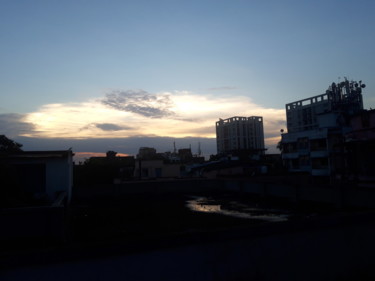 Fotografie mit dem Titel "View of evening sky…" von Avik Chakravorty, Original-Kunstwerk, Nicht bearbeitete Fotografie