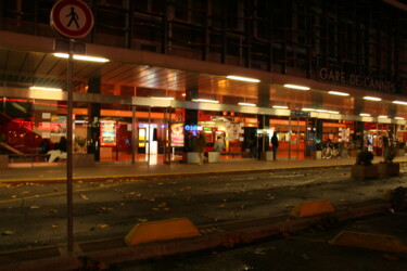 Photography titled "Gare Cannes" by Axl Martin, Original Artwork, Non Manipulated Photography