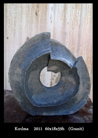 Escultura intitulada ""Breaking Down"" por Ayhan Mutlu, Obras de arte originais, Pedra