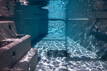Photographie intitulée "The Swimming Pool" par Laura Galinier (Azalé Photo), Œuvre d'art originale