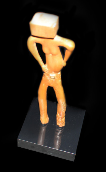 Escultura intitulada "descolado-2.jpg" por R Bacchi, Obras de arte originais, Madeira