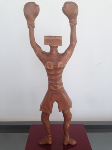 Escultura intitulada "vencedor" por R Bacchi, Obras de arte originais, Madeira