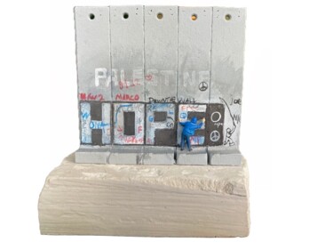 Sculpture intitulée "HOPE Walled Off Hot…" par Banksy, Œuvre d'art originale, Huile