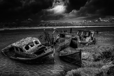 Photography titled "Old Boats" by Olivier Barau, Original Artwork, Digital Photography