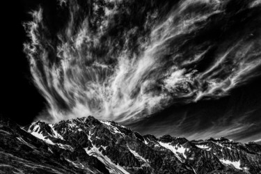 Fotografie getiteld "le nuage sur la mon…" door Olivier Barau, Origineel Kunstwerk, Digitale fotografie