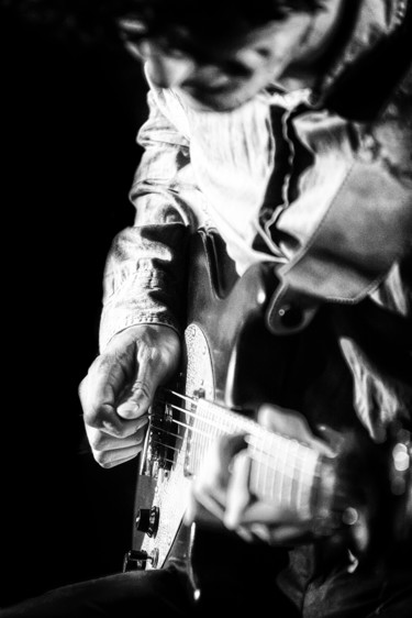 Fotografie getiteld "Le guitariste" door Olivier Barau, Origineel Kunstwerk, Digitale fotografie