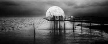 Photography titled "Moon" by Olivier Barau, Original Artwork, Manipulated Photography