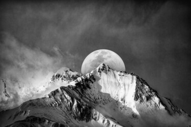 Photography titled "Moon on the Moutains" by Olivier Barau, Original Artwork, Digital Photography