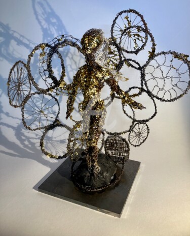 Sculpture intitulée "Divinité" par Barbara Lavenda, Œuvre d'art originale, Fil de fer