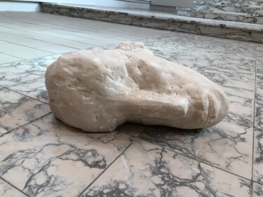 Skulptur mit dem Titel "sleeping giant" von Barbara Vandendriessche, Original-Kunstwerk, Stein
