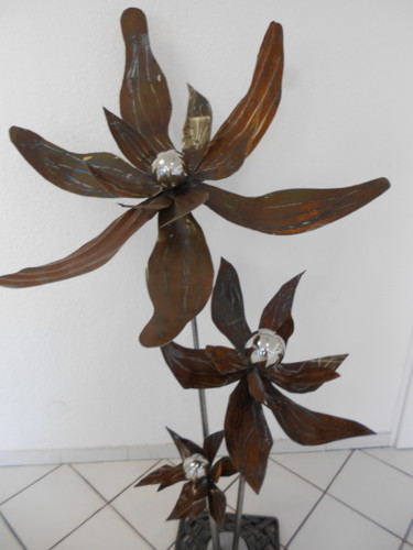 Sculpture intitulée "FLOWER TIME" par Barbara Hay (Alchimik of Love), Œuvre d'art originale, Métaux