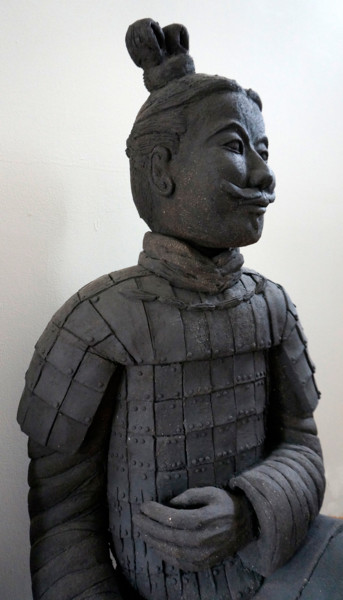 Skulptur mit dem Titel "armée de terre" von Barbotine Ciselet, Original-Kunstwerk, Keramik