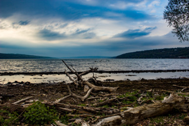 Photographie intitulée "Cayuga Lake Before…" par Nathan Bickel, Œuvre d'art originale, Photographie numérique