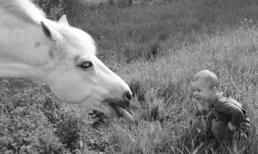 Photographie intitulée "le cheval et l'enfa…" par Bdum, Œuvre d'art originale